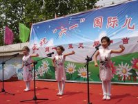 多精神啊！她們迎來場上陣陣掌聲