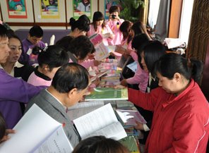 學(xué)員爭(zhēng)相閱讀紅纓專(zhuān)供教材