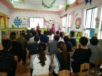 在會議中各班家長都能認真學習，仔細聆聽，用自己的行動來支持老師們的工作！發現問題，共同探討，為了孩子們更好的進步與成長......