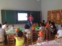 接下來(lái)老師講解了制作披薩的過(guò)程，寶貝們已經(jīng)迫不及待想動(dòng)手制作了。