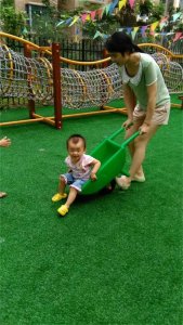 老師像媽媽，愛我，我也愛她！