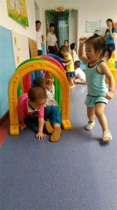 孩子們組建的陽光體育，玩得不亦樂乎！