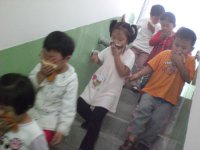 危急時(shí)刻，下樓梯時(shí)小朋友們更要注意安全！