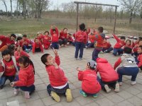 我們一起進(jìn)行了戶(hù)外集體游戲，寶貝們玩得很開(kāi)心！